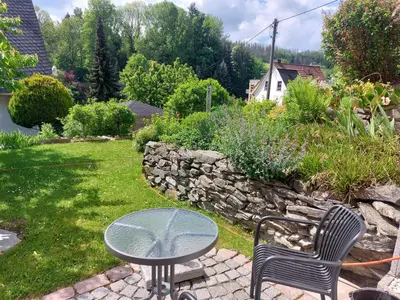 Ein Garten an der Unterkunft Einsiedel Gartenblick