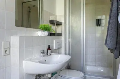 Ein Badezimmer in der Unterkunft Ruhiges Studio in Altstadt mit Gartenblick & Sofa