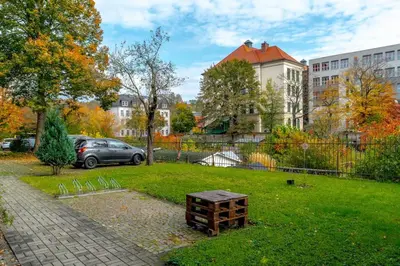 Ein Garten an der Unterkunft Gemütliche barrierefreie Dachgeschosswohnung