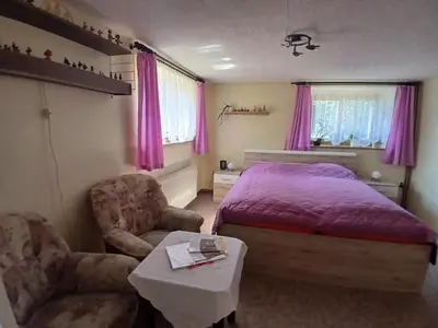 Ein Bett oder Betten in einem Zimmer der Unterkunft Ferienwohnungen Sommerfrische Lindenhaus