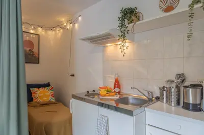 Küche/Küchenzeile in der Unterkunft Großes Studio in Altstadt - Uni & Schloss zu Fuß erreichen