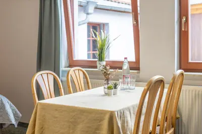 Ein Restaurant oder anderes Speiselokal in der Unterkunft Großes Studio in Altstadt - Uni & Schloss zu Fuß erreichen