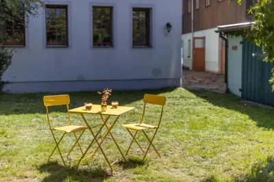 Ein Garten an der Unterkunft Gemütliches Studio in Altstadt - mit Sofa und Kochgelegenheit