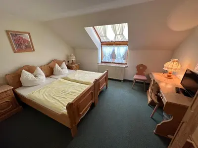 Ein Bett oder Betten in einem Zimmer der Unterkunft Hotel Almenrausch