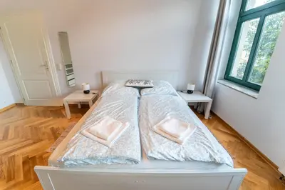 Ein Bett oder Betten in einem Zimmer der Unterkunft Beautiful old building apartment