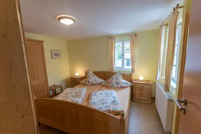 Ein Bett oder Betten in einem Zimmer der Unterkunft Ferienhaus Herta ein charmant, saniertes Einzeldenkmal im Elbsandsteingebirge -Nähe Bad Schandau