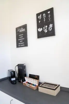 Kaffee-/Teezubehör in der Unterkunft Auf dem Kassberg - Walter 3OG mit Aufzug, WLAN, Netflix und mehr
