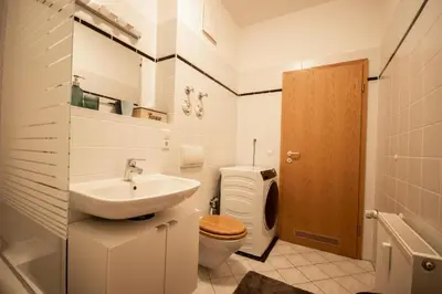 Ein Badezimmer in der Unterkunft Auf dem Kassberg - Walter 3OG mit Aufzug, WLAN, Netflix und mehr