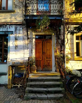 Eine Fassade oder ein Eingang zu Dresden in schöner AtelierWohnung mit Gartenblick