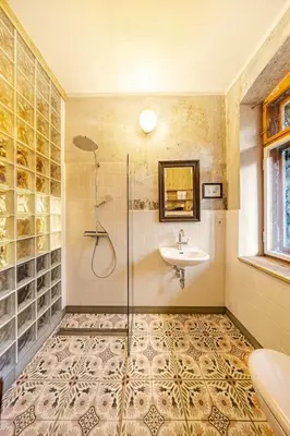 Ein Badezimmer in der Unterkunft Dresden in schöner AtelierWohnung mit Gartenblick