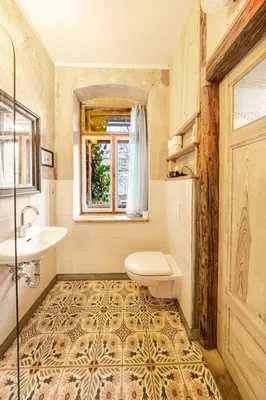 Ein Badezimmer in der Unterkunft Dresden in schöner AtelierWohnung mit Gartenblick