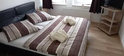 Ein Bett oder Betten in einem Zimmer der Unterkunft Pension Sachseneck