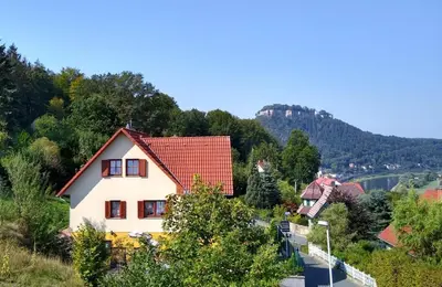 Ein allgemeiner Bergblick oder ein Berglick von der Ferienwohnung aus