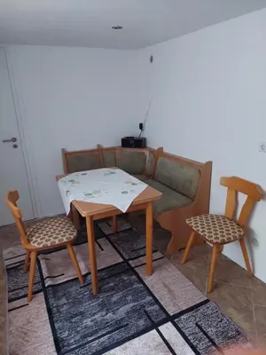 Ein Sitzbereich in der Unterkunft Ferienwohnung am Colditzer Forst