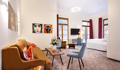 Ein Sitzbereich in der Unterkunft Kim Schlosshotel im Park