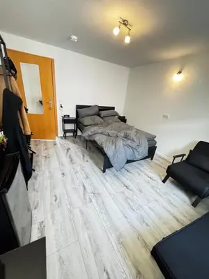 Ein Bett oder Betten in einem Zimmer der Unterkunft The Black Room