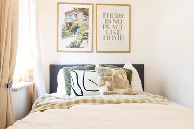 Ein Bett oder Betten in einem Zimmer der Unterkunft StayTime - Olive Nest