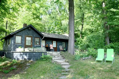 Ein Garten an der Unterkunft Waldsaumhütte mit Ausblick
