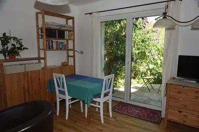Ein Garten an der Unterkunft Beim Stadttor