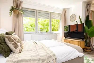 Ein Bett oder Betten in einem Zimmer der Unterkunft StayTime - Canopy Loft
