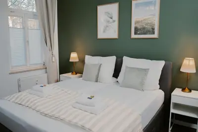 Ein Bett oder Betten in einem Zimmer der Unterkunft JINO Dresden l familienfreundlich - Küche - modern
