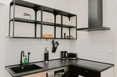 Küche/Küchenzeile in der Unterkunft JINO Dresden l familienfreundlich - Küche - modern