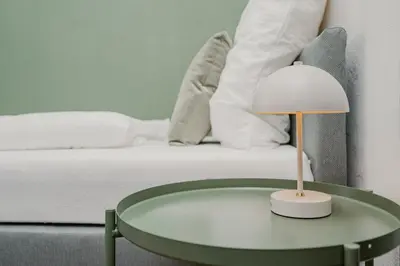 Ein Bett oder Betten in einem Zimmer der Unterkunft JINO Dresden l familienfreundlich - Küche - modern