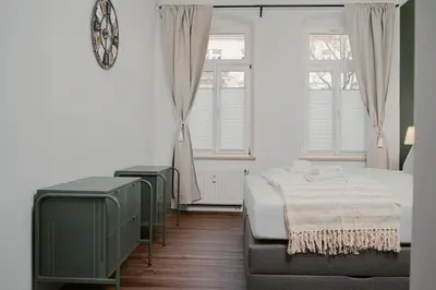 Ein Bett oder Betten in einem Zimmer der Unterkunft JINO Dresden l familienfreundlich - Küche - modern