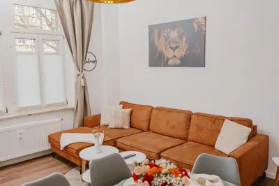 Ein Sitzbereich in der Unterkunft JINO Dresden l familienfreundlich - Küche - modern