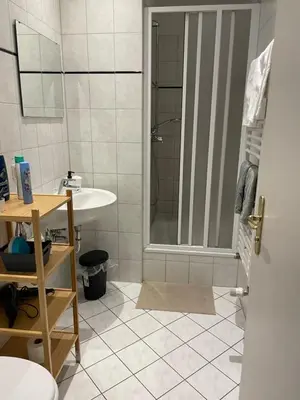Ein Badezimmer in der Unterkunft Moderne Citynahe Wohnung mit Parkmöglichkeiten