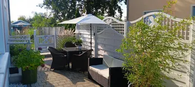 Ein Garten an der Unterkunft Haus am See