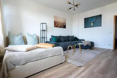 Ein Sitzbereich in der Unterkunft Schickes Apartment in Chemnitz-Sonneberg mit 2 Schlafzimmern und Balkon