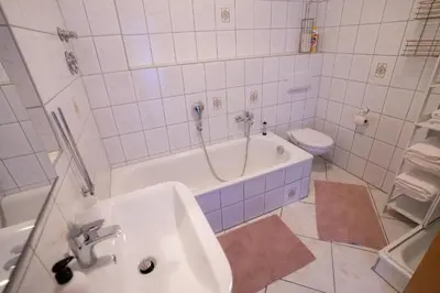 Ein Badezimmer in der Unterkunft Schickes Apartment in Chemnitz-Sonneberg mit 2 Schlafzimmern und Balkon