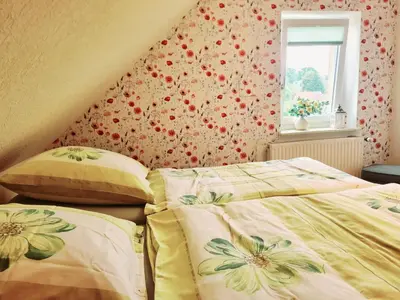 Ein Bett oder Betten in einem Zimmer der Unterkunft Ferienwohnung Dachstübchen