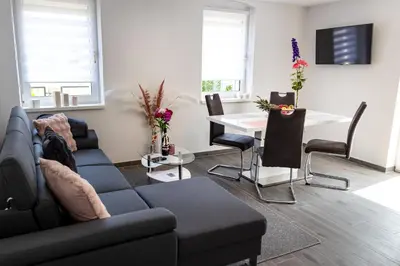 Ein Sitzbereich in der Unterkunft Ferienwohnung An der Rennbahn