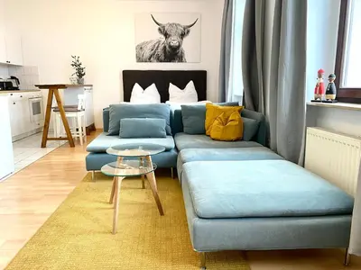 Ein Sitzbereich in der Unterkunft Modern, large 1-R apartment in a central location