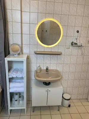 Ein Badezimmer in der Unterkunft Modern, large 1-R apartment in a central location