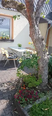 Ein Garten an der Unterkunft Ferienwohnung Waldblick in Frauenstein