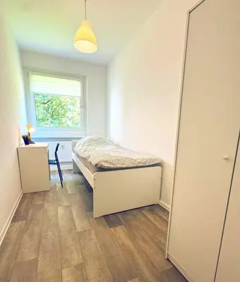 Ein Bett oder Betten in einem Zimmer der Unterkunft AIKey Chemnitz 233