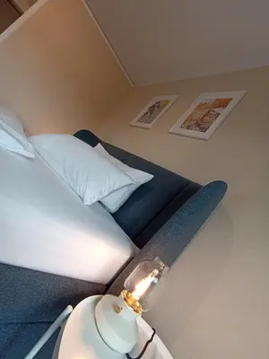 Ein Bett oder Betten in einem Zimmer der Unterkunft Apartment Zeisigwald - Balkon, Küche, WLAN, Big TV