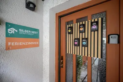 Ein Zertifikat, Auszeichnung, Logo oder anderes Dokument, das in der Unterkunft Ruhiges Zimmer mit Gartenblick & Schreibtisch ausgestellt ist
