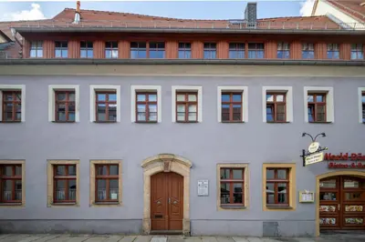 Das Gebäude in dem sich die Ferienwohnung befindet