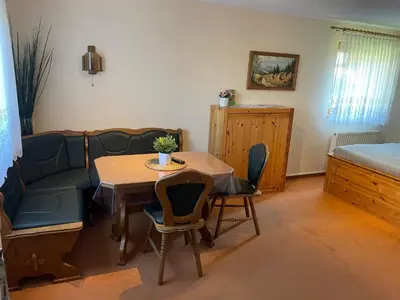Ein Sitzbereich in der Unterkunft Ferienwohnung An den Galgenteichen