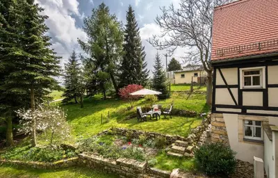 Ein Garten an der Unterkunft Ferienhaus Unter den Eschen