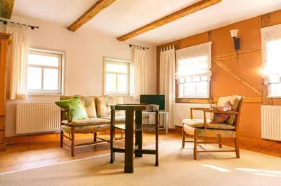 Ein Sitzbereich in der Unterkunft Ferienhaus Unter den Eschen