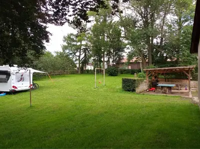 Ein Garten an der Unterkunft Ferienwohnung Kuhstall