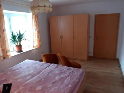 Ein Bett oder Betten in einem Zimmer der Unterkunft Ferienwohnung Kälberstall