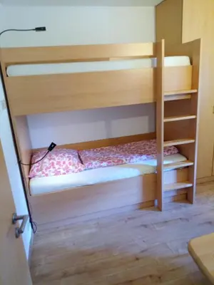 Ein Bett oder Betten in einem Zimmer der Unterkunft Ferienwohnung Kälberstall