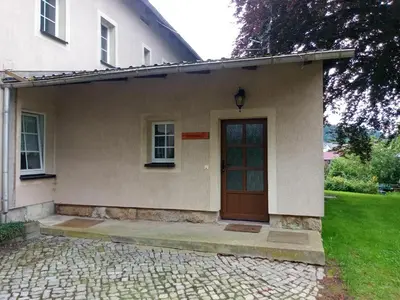 Das Gebäude in dem sich die Ferienwohnung befindet