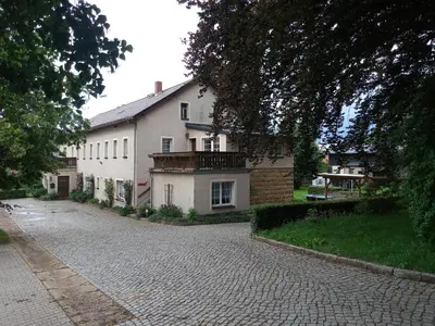 Das Gebäude in dem sich die Ferienwohnung befindet